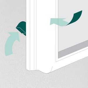 4. Lock the unit's two side clips.